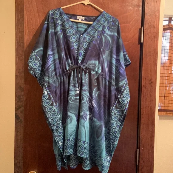 Kaftan shirt, dress, or bathing suit cover up. - Picture 1 of 4